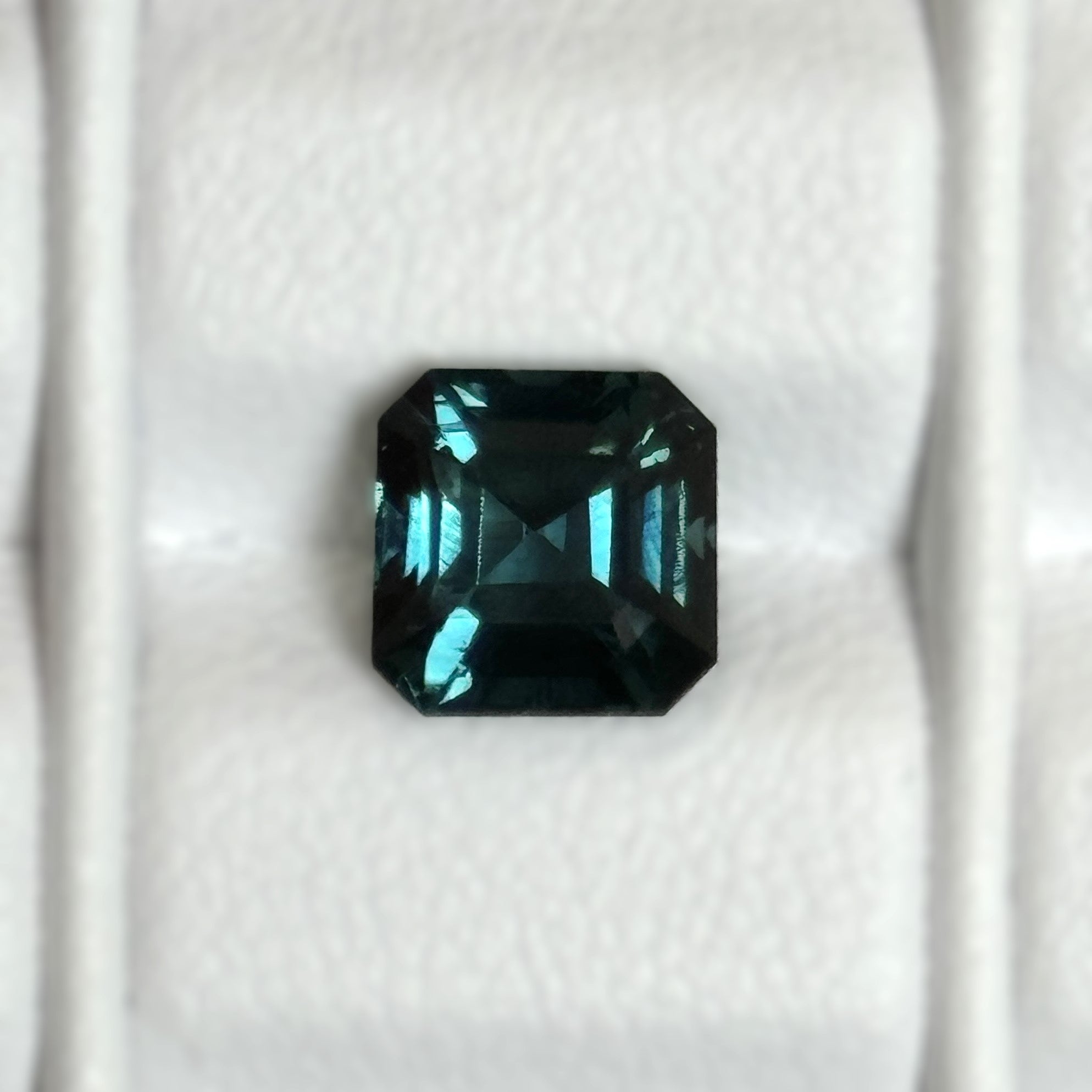 Green Sapphire 2.41ct Octagonal