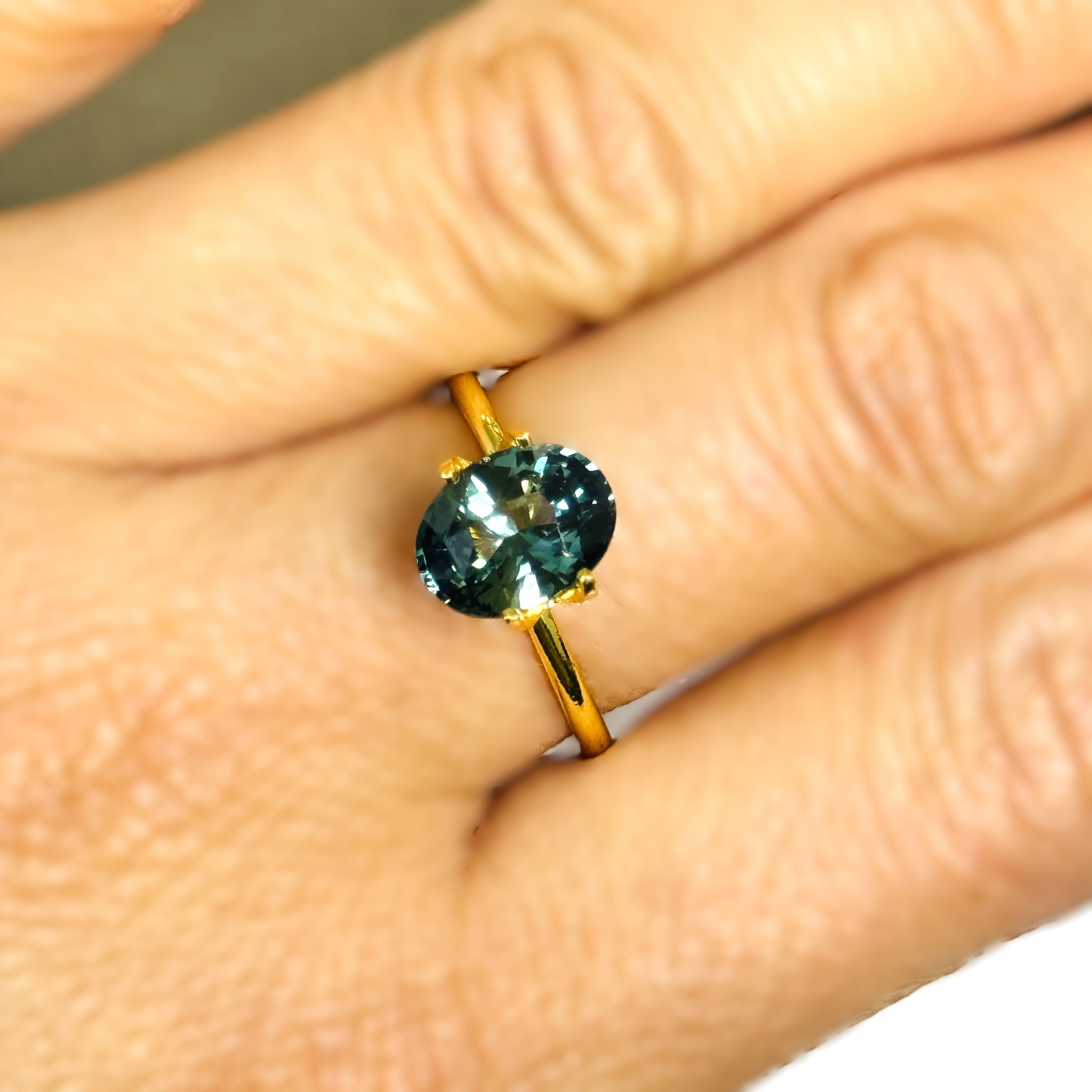 Green Sapphire 2.55ct Oval